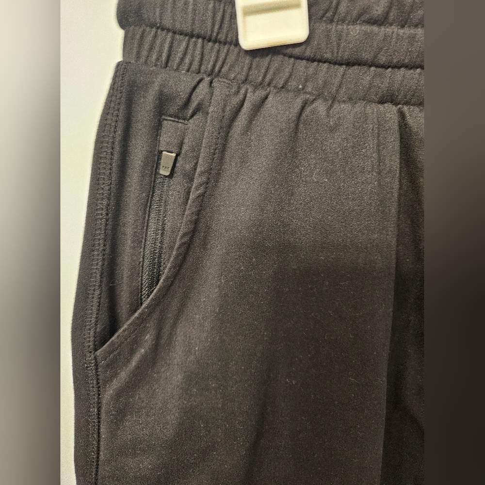 Shorts - Picture 2 of 4